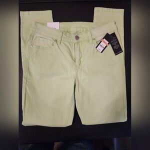NWT Crown & Ivy size 2,‎ kick lime color, high rise skinny jeans